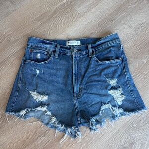 Abercrombie & Fitch The Mom Short | High Rise Size 28/6 | Distressed